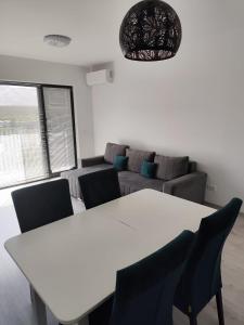 Posezení v ubytování LCB Apartments Univ Suceava A70