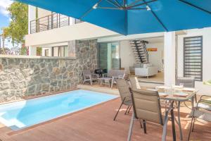 Bazén v ubytování Villa Rishra - Piscine Privée & Rooftop Vue Mer nebo v jeho okolí