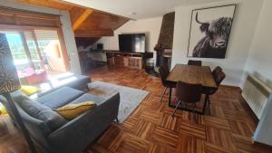 a living room with a couch and a table at Apartamento Puigcerdà ideal familias in Puigcerdà