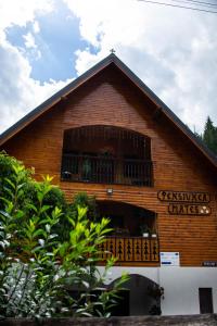 a building with a balcony on the side of it at Pensiunea Mateș in Horea