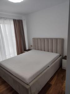 Postel nebo postele na pokoji v ubytování LCB Apartments Univ Suceava A128