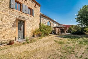 Budova, kde se prázdninový dům nachází