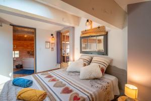 Postel nebo postele na pokoji v ubytování Mas Rose - Villeneuve-lès-Montréal