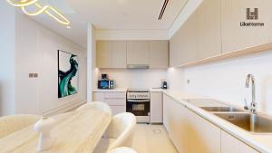 Fotografie z fotogalerie ubytování Enjoy Best Burj Khalifa View & Fountain Show From Balcony - Luxury 2BR next to Dubai Mall - Like Home v Dubaji