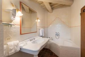 Koupelna v ubytování Locanda Di Alberi Without Kitchen + 31 fotografií