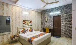 a bedroom with a large bed in a room at FabHotel Comfirt Inn in Noida