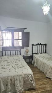 Ένα ή περισσότερα κρεβάτια σε δωμάτιο στο Apartamento Pitres-Casa Rural La Chaparra