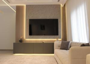 Μια τηλεόραση ή/και κέντρο ψυχαγωγίας στο Lavita Villa - Stunning pool villa Ajman