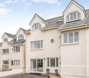 an image of a large white house at Gwbert Holiday Cottages, Riversmouth in Gwbert