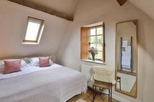 Voodi või voodid majutusasutuse Cotswold Stone Cottage - Garden Woodburner & Pub 5-Min Walk toas