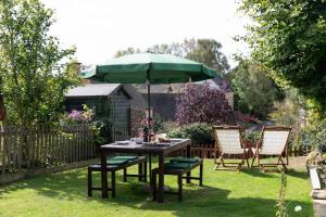 Aed väljaspool majutusasutust Cotswold Stone Cottage - Garden Woodburner & Pub 5-Min Walk