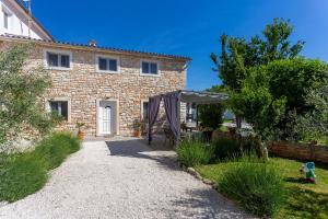 Κήπος έξω από το Stone house Furlani with a lovely garden