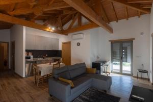 a living room with a couch and a kitchen at Outeiro 7 in Penacova