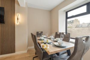 Μια τηλεόραση ή/και κέντρο ψυχαγωγίας στο Fraserburgh Residence - SJA Stays - Modern 3 Bed Apartment +17 φωτογραφίες
