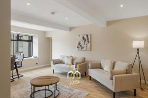 Χώρος καθιστικού στο Fraserburgh Residence - SJA Stays - Modern 3 Bed Apartment