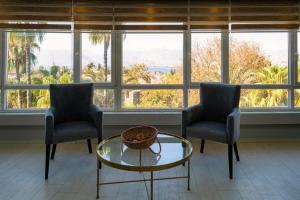 Ruang duduk di Central Flat in Kaleici with Sea View Near Beach +22 gambar