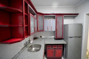 Kuchyň nebo kuchyňský kout v ubytování Sea View three bed room High Floor fully AC free WI-FI and parking for familes and same gender group only + 35 fotografií