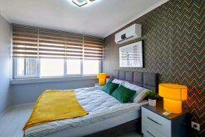 Postel nebo postele na pokoji v ubytování Chic Sea View Flat with Kaleici View Near Beach + 17 fotografií