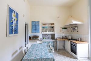 a kitchen with a long table in a room at Villa Amelia in Scarperia