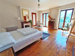 Χώρος καθιστικού στο le Pyrénéen, T2, wifi, Luchon centre