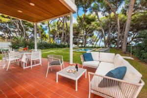 Κήπος έξω από το Villamar - Stunning Beachfront