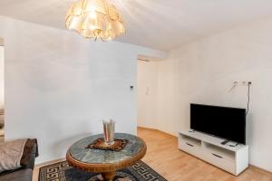 Μια τηλεόραση ή/και κέντρο ψυχαγωγίας στο Ferienwohnung Doris