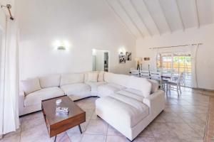a living room with a white couch and a table at Casa Trankilo - Family Home in Paraguaná