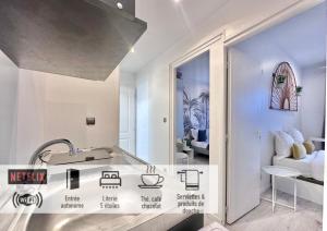 a bathroom with a sink and a room with a bed at 30 - Appartement avec TV XL, 2 chambres, jardin, parking, prox Gare et CentreLille in Mons-en-Baroeul
