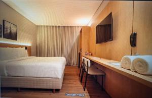 Ένα ή περισσότερα κρεβάτια σε δωμάτιο στο golden tulip canela