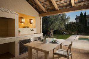 a table and chairs on a patio with a pool at Villa Vento di Mare in Svetvinčenat