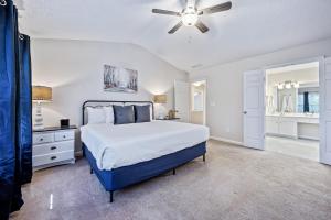 Ένα ή περισσότερα κρεβάτια σε δωμάτιο στο Pet-Friendly 3BR w Porch & Grill Weekday Deals