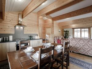 a kitchen and dining room with a table and chairs at Jessica in Edrom