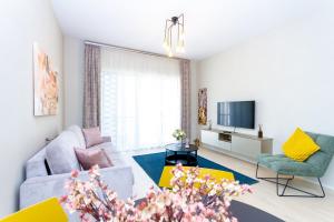 TV a/nebo společenská místnost v ubytování Central Harmony 4 People Apartment with AC by NW