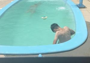 a man in a pool in a swimming pool at Casa de Praia in Palhoça
