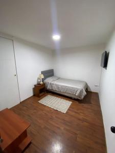 Ένα ή περισσότερα κρεβάτια σε δωμάτιο στο hostal sector sur equipped +7 φωτογραφίες