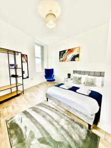 Katil atau katil-katil dalam bilik di Executive 1BR - Quiet Location - Wifi & Kitchen