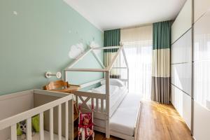 Postel nebo postele na pokoji v ubytování Family & Luxury by JR City Apartments