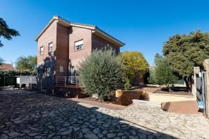 a brick building on a cobblestone street at Villa Pilara - Brunete in Brunete