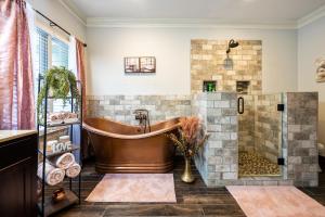 Koupelna v ubytování Poolside Farm Serenity Group Perfect Cozy Gazebo