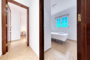 Ένα μπάνιο στο Apartamento El Charcon B +15 φωτογραφίες