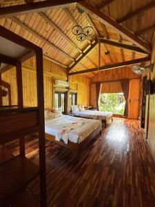 Кровать или кровати в номере SORA HOMESTAY