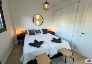 Postel nebo postele na pokoji v ubytování 001 Orizon con terraza y vista al mar + 22 fotografií