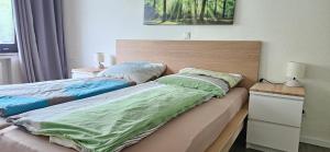 Postel nebo postele na pokoji v ubytování Ferienwohnung Rodder Maar