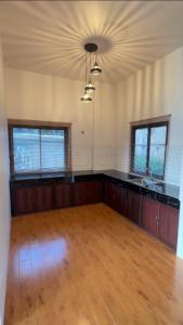 an empty kitchen with wood floors and a ceiling at ม่อนหมอกเชียงดาว in Chiang Dao