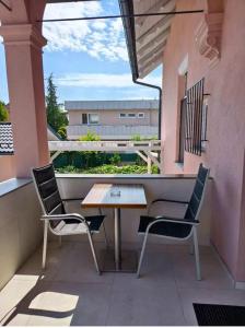 Rõdu või terrass majutusasutuses Apartments - RX