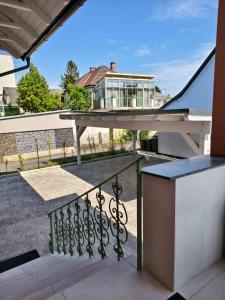 Rõdu või terrass majutusasutuses Apartments - RX