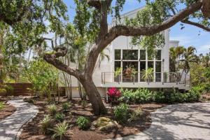 a white house with a tree in the front yard at Casa Blanca in Siesta Key