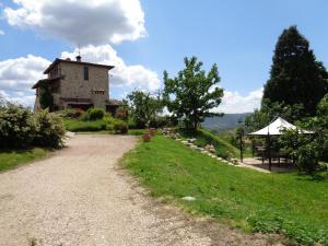 Agriturismo La Torraccia外面的花园