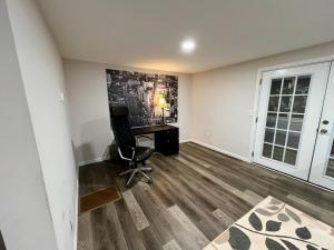 an empty room with a desk and a chair at Lovely little house in Jefferson