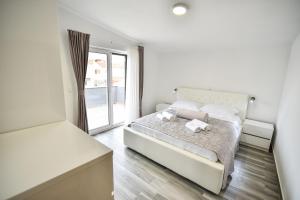 Postel nebo postele na pokoji v ubytování Apartments Sana + 15 fotografií
